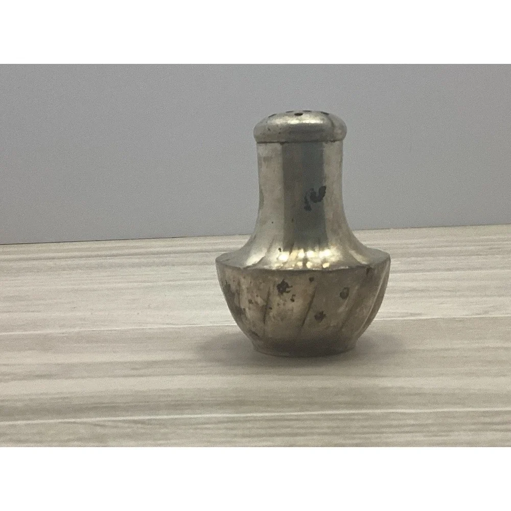 Vintage Manhattan Silver Plate Salt Or Pepper Shaker 2.5